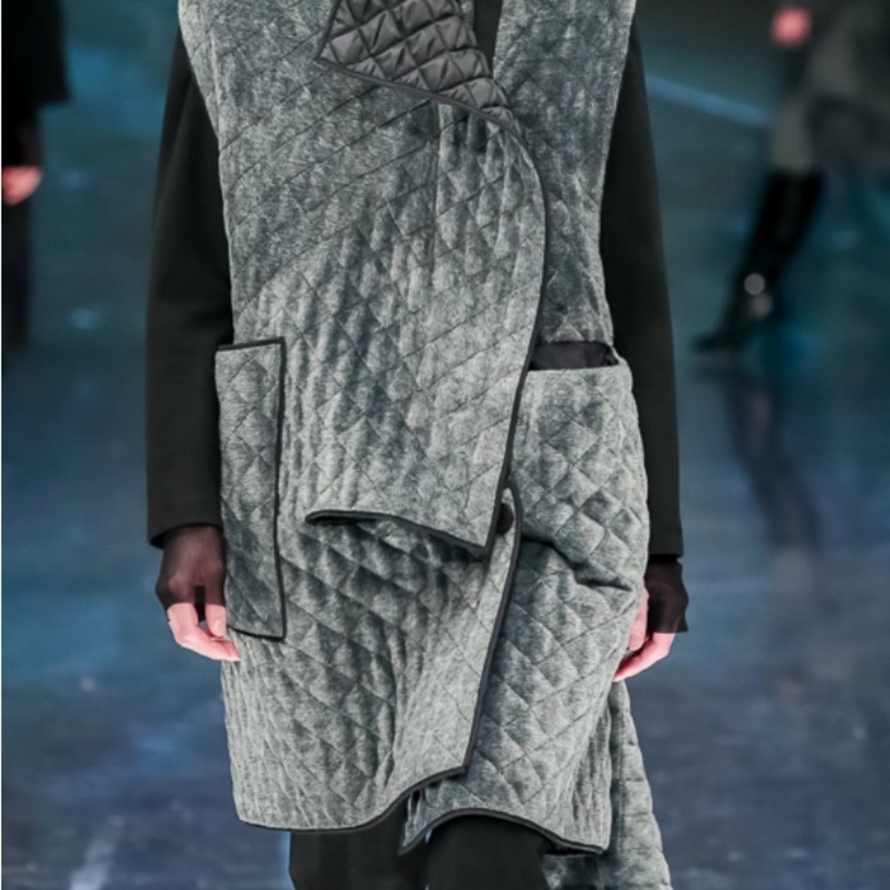 Chic Black and Gray Hooded Vest - Picture 4 of 6
